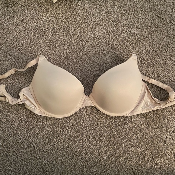Victoria’s Secret/Pink Bras. Size 34D - Picture 5 of 13